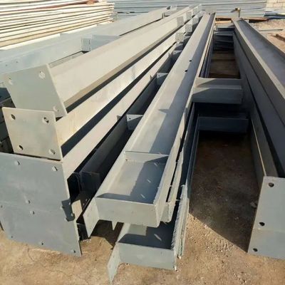 Servizio di taglio delle strutture in acciaio prefabbricate per il deposito dei cavalli
