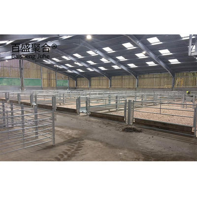 Struttura in acciaio galvanizzata a caldo Capannone per animali con colori personalizzati e standard ASTM