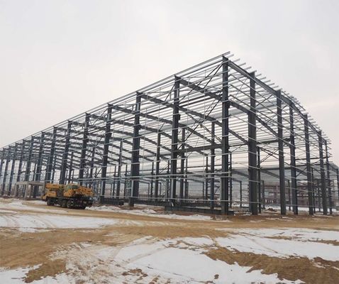 Scaffale a telaio metallico per magazzini industriali con copertura AiSi standard e pannelli sandwich