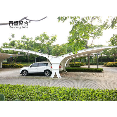 Parcheggio portatile, deposito con garage metallico prefabbricato e rivestimento bianco